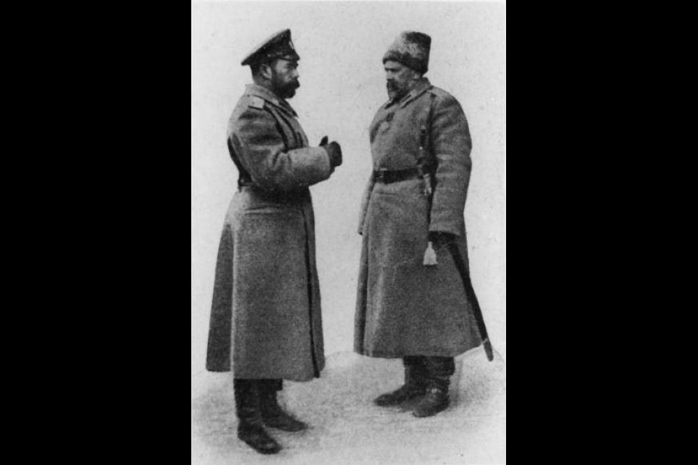 Император Николай II и генерал А.Е. Эверт. 1915 год.