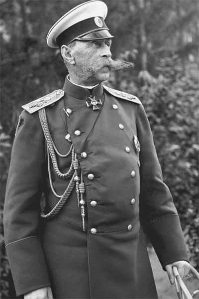 Граф В.Б.Фредерикс, генерал-адъютант, министр Императорского двора. С 1924 года — в эмиграции, скончался в 1927 году близ Хельсинки
