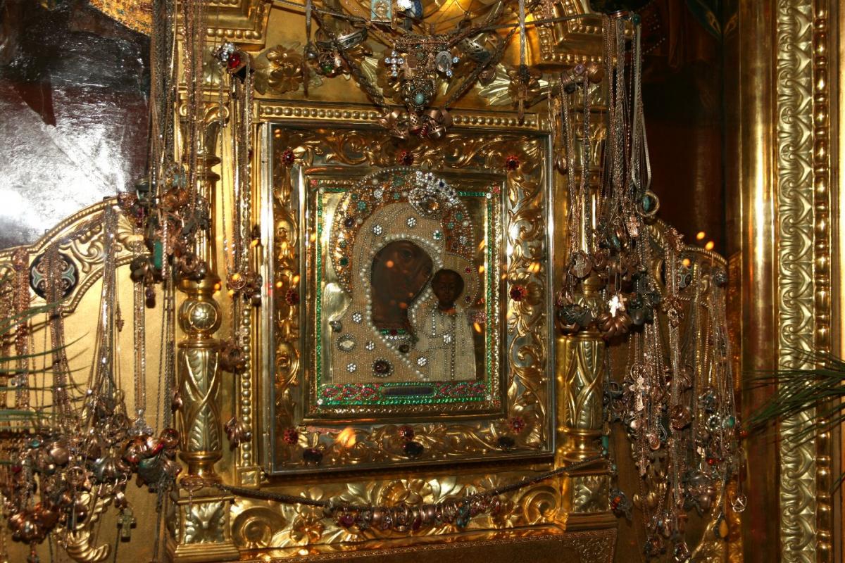 Картинки по запросу Казанская икона Божией Матери в Богоявленском соборе Москвы